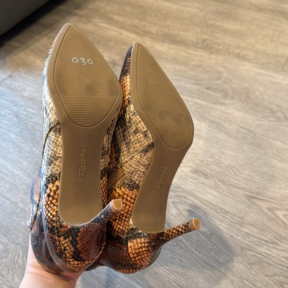 🆕 ZIGI SOHO Savida snake print booties Size 8 - Picture 4 of 6